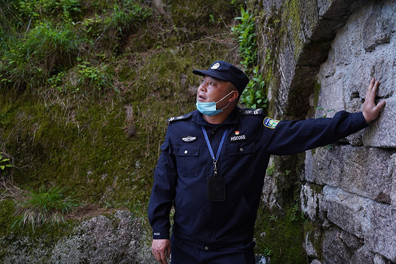 胡曉春在望松。 王銳 攝