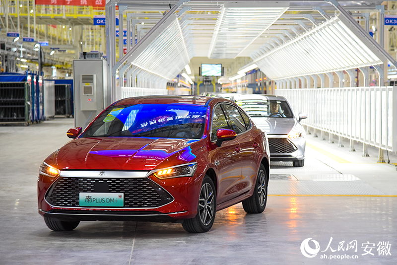 2022年6月，比亞迪合肥基地首輛整車(chē)下線(xiàn)。此時(shí)，距離項(xiàng)目簽約僅一年時(shí)間。人民網(wǎng)記者 李希蒙攝