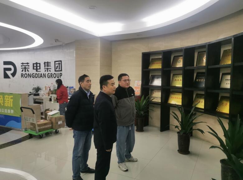 實地參觀榮電集團創(chuàng)新成果展示中心。宿州市委社會工作部 供圖