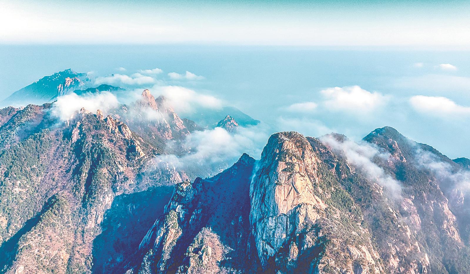 九華山風(fēng)景區(qū)云霧繚繞