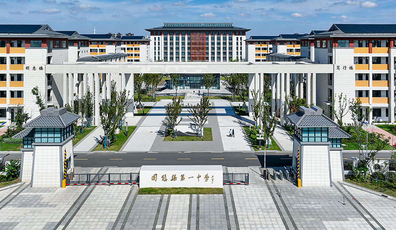 俯瞰固鎮(zhèn)縣第一中學(xué)。固鎮(zhèn)縣委宣傳部供圖