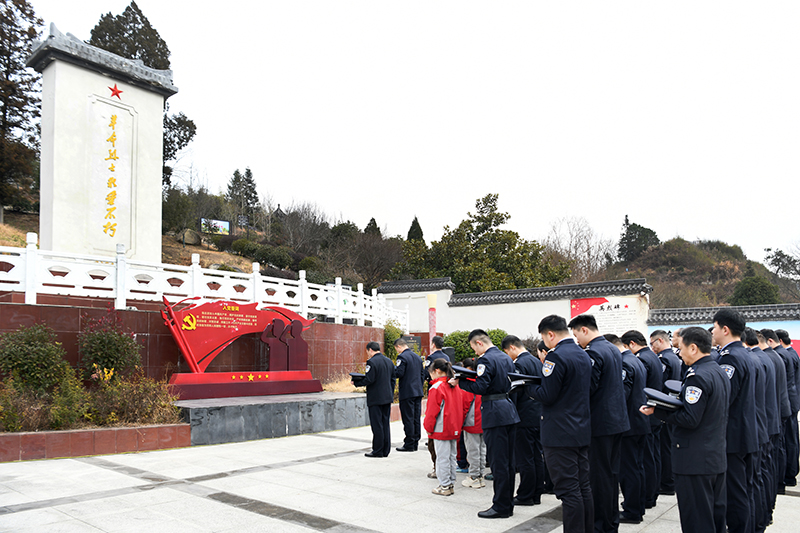 祭奠現(xiàn)場。姜濤攝.jpg