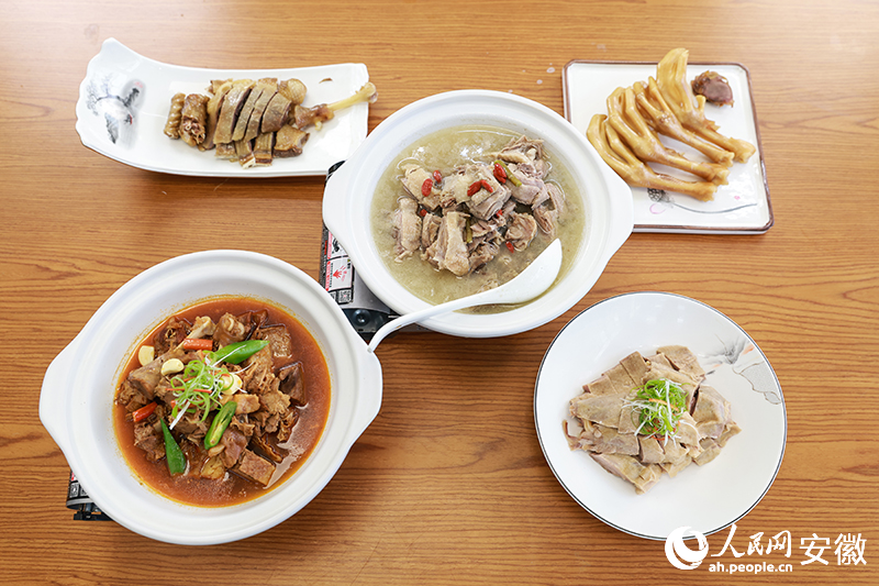 以皖西白鵝為原材料烹制的美食。人民網記者 張俊攝