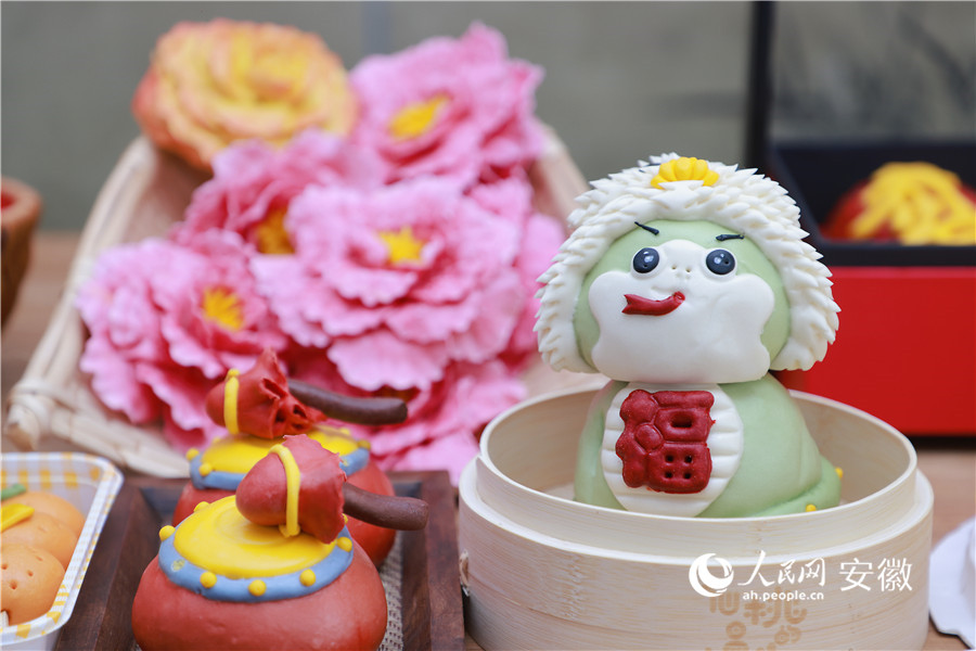 部分花饃作品。人民網(wǎng)記者 王曉飛攝