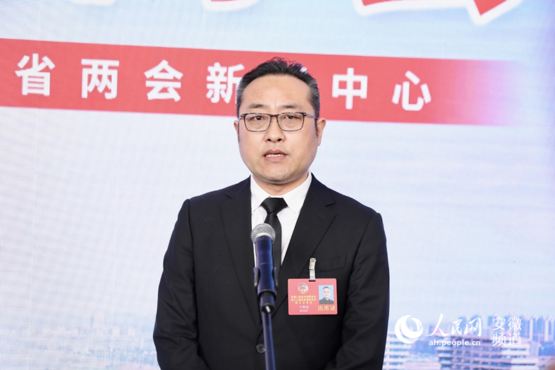 安徽省政協(xié)委員、亳州市工商聯(lián)副主席卞凱民。人民網(wǎng)記者 陶濤攝