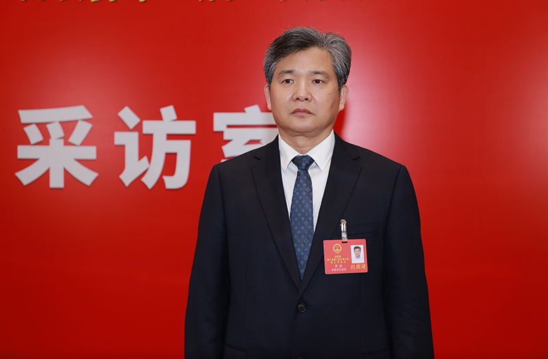 安徽省人大代表曹濤在兩會(huì)現(xiàn)場(chǎng)。人民網(wǎng)記者 王曉飛攝