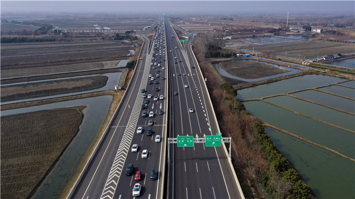 2月3日年初六，滁州中心合寧高速南京方向迎來返程車流高峰。安徽交控集團皖通公司提供